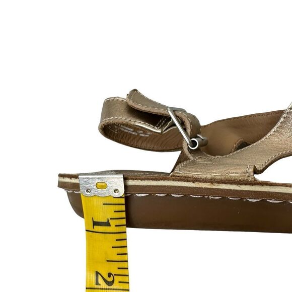 CLARKS Artisan Tustin Spears Metallic Leather Comfy Strappy Sandals Size 8.5 - Picture 14 of 17